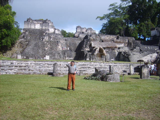 Tikal - pyramids, Guatemala, December 2007.jpg